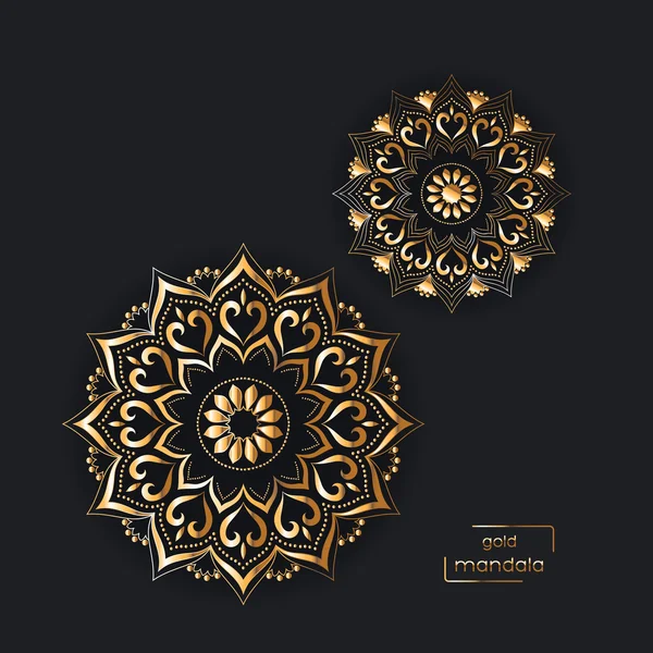 Dekorativní Zlatá karta s dvěma květinové orientální mandaly na černém pozadí — Stockový vektor