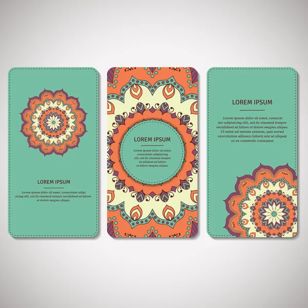 Conjunto de tarjetas ornamentales, volantes con mandala de flores en colores verde, naranja, violeta. Elementos decorativos vintage. Motivo indio, asiático, árabe, islámico, otomano. Ilustración vectorial . — Vector de stock