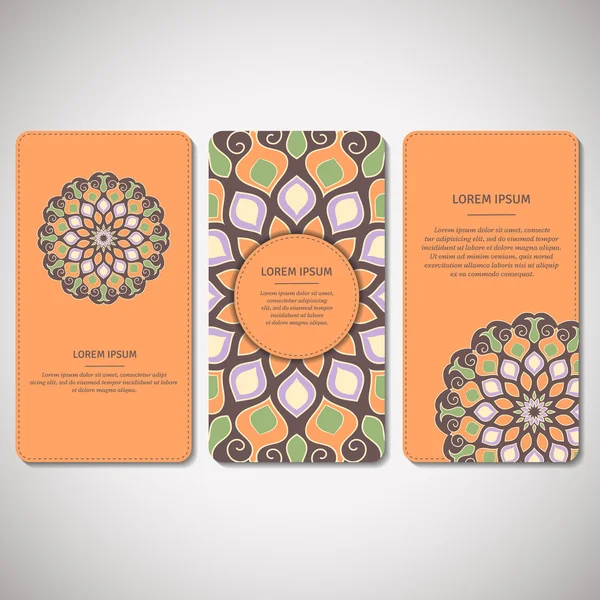 Conjunto de tarjetas ornamentales abstractas, volantes con mandala de flores en colores naranja, marrón, verde. Elementos decorativos vintage. Motivo indio, asiático, árabe, islámico, otomano. Ilustración vectorial . — Vector de stock