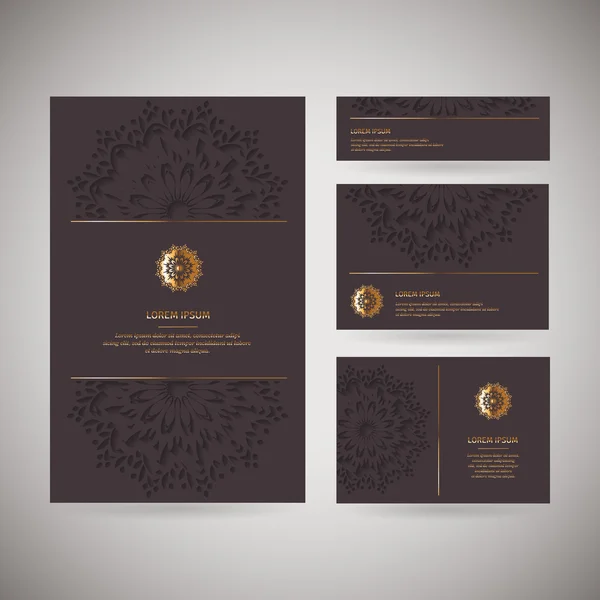 Conjunto de cuatro tarjetas de oro ornamentales con flor mandala oriental — Vector de stock