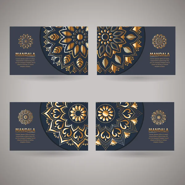 Set van vier decoratieve gouden kaarten met bloem Oosterse Mandala op donker blauwe achtergrond. — Stockvector