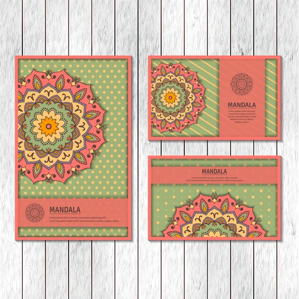 Ensemble de cartes ornementales, flyer avec mandala fleur colorée . — Image vectorielle