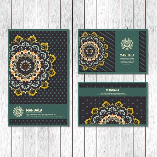 Zierkarten-Set, Flyer mit buntem Blumen-Mandala. — Stockvektor