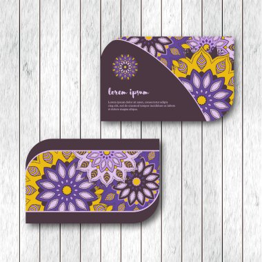 Ziyaret şablon, Erik, Menekşe renk iki süs çiçek mandala kart dizisini. Vintage dekoratif öğeler. Hindistan, Asya, Arap, İslam, Osmanlı motif. Vektör çizim.