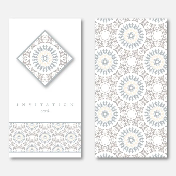 Set aus zwei Karten, Vorlage für Grußkarten, Einladungen, Hochzeitskarten. Handgezeichnetes Mandala-Muster im orientalischen Stil. asiatisches, indisches, arabisches, islamisches, osmanisches Motiv. Vektorillustration. — Stockvektor