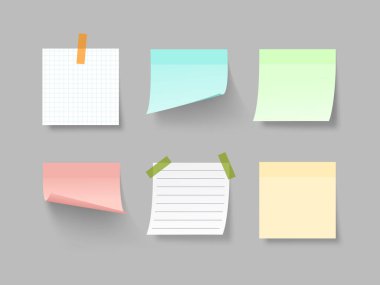 Gölgeli, bantlı, çizgili ve şebeke kağıtlı renkli yapışkan notlar. Anımsatıcılar için gerçekçi boş kağıtlar ve gri arkaplanda izole edilmiş ofis notları.