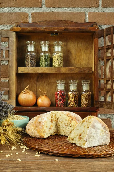 Round Loaf of Home made Bread with onion in countryside style — Stockfoto