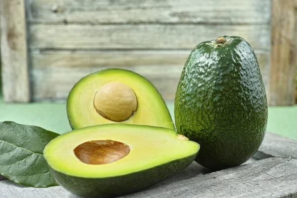 Aguacate verde fresco — Foto de Stock