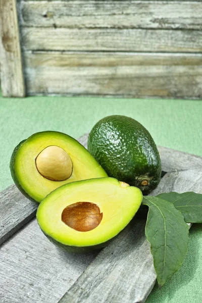 Aguacate verde fresco — Foto de Stock