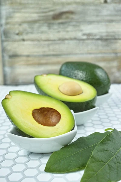 Aguacate verde fresco — Foto de Stock