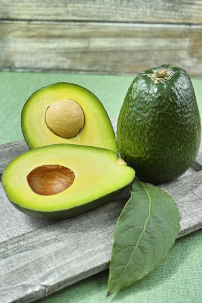 Aguacate verde fresco — Foto de Stock