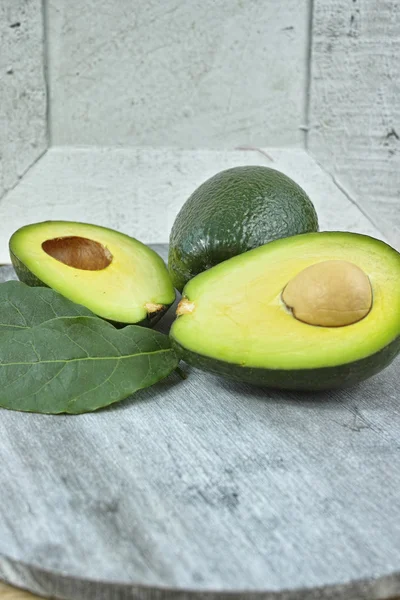 Aguacate verde fresco — Foto de Stock