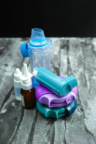 Farmaci per l'asma. Set di inalatori e farmaci — Foto Stock