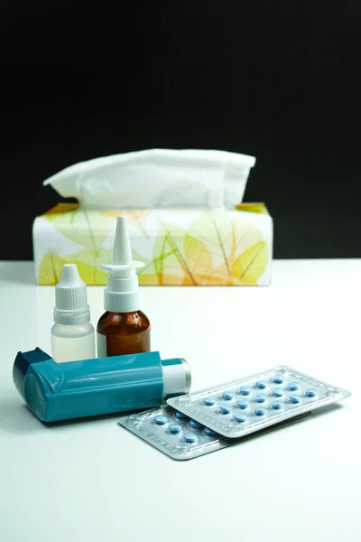 Alívio asma, alergia, gripe, febre conceito, medicação e pape — Fotografia de Stock