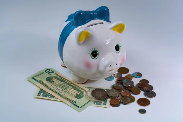 Piggy bank, és az USA dollár, érmék - üzleti koncepció — Stock Fotó