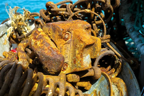 Ferramentas de pescador enferrujado velho para a pesca — Fotografia de Stock