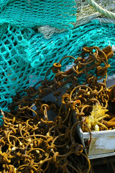 Redes de pescadores y vieja cadena de hierro — Foto de Stock