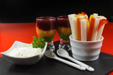 Sağlıklı aperatifler - dört renkli sebze köpükleri 