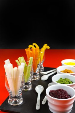 Sağlıklı aperatifler - dört renkli sebze köpükleri 