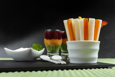 Sağlıklı aperatifler - dört renkli sebze köpükleri 