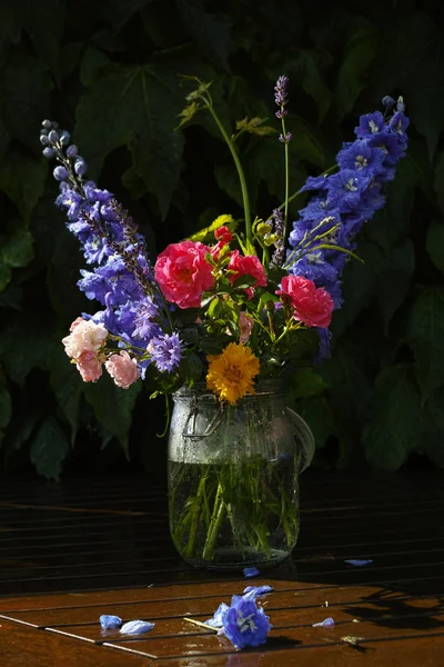 Sun after rain - colorful flowers bouquet in the garden — Stock Photo, Image