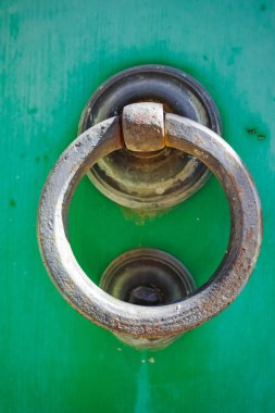 Eski antik kapı tokmağı ahşap kapı