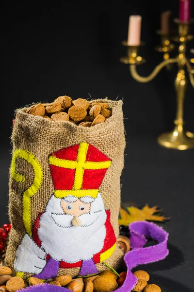 St. Nicholas' bag for children filled with traditional Dutch spicy cookies — Stock Photo, Image