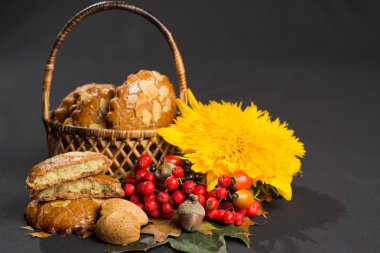 Tipik Hollanda baharatlı kurabiye badem ile dolu. 