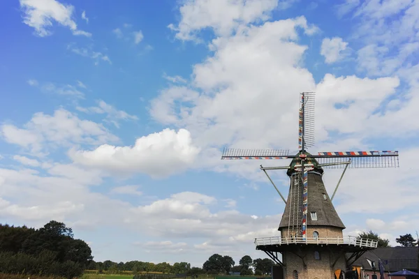 Moulin à farine typiquement néerlandais près de Veldhoven, Brabant-Septentrional — Photo