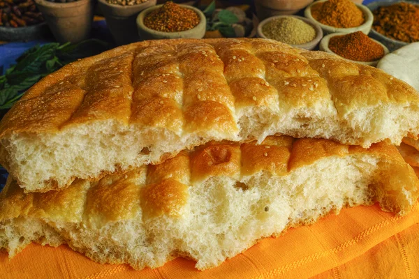 Παραδοσιακό τούρκικο φρέσκο ψωμί πίτα και συλλογή των διαφορετικών — Φωτογραφία Αρχείου