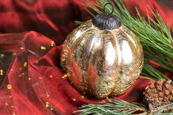 Noel dekorasyon - büyük el yapımı parlak top ağır cam — Stok fotoğraf