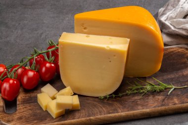 Peynir koleksiyonu, Hollanda 'da inek sütünden yapılmış Hollanda usulü sert peynirler.