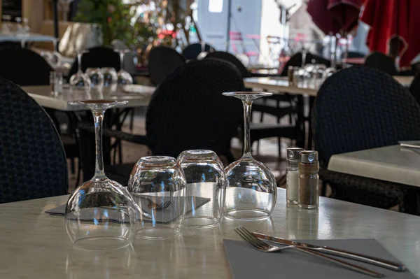 Voor Lunch Lege Stijlvolle Cafes Met Tafels Wachten Voor Gasten — Stockfoto