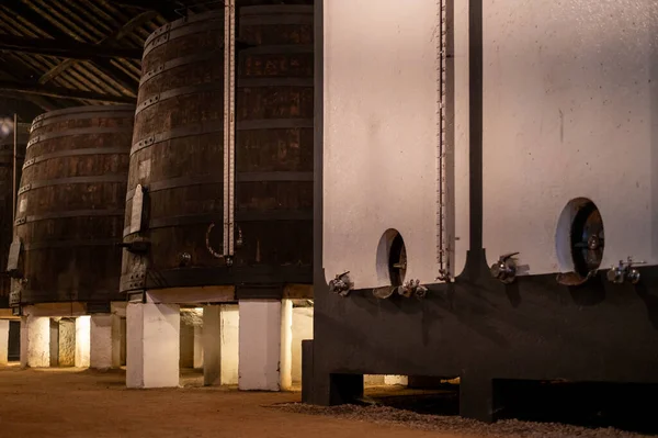 Vecchia Loggia Portuale Con File Vasche Cemento Rubino Fortificato Vino — Foto Stock