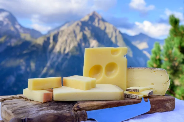 Collezione Formaggi Abbellimento Francese Abbondanza Emmental Tomme Savoie Formaggi Serviti — Foto Stock