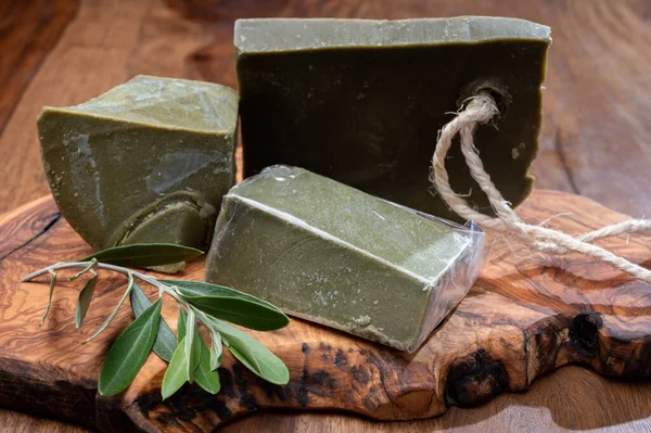 Zielone Bloki Ręcznie Robionych Naturalnych Oliwek Roślinnych Mydła Liściastego Prowansji — Zdjęcie stockowe