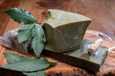 Provence, Fransa 'dan el yapımı yeşil biyo-sebze defne yaprağı sabunu.