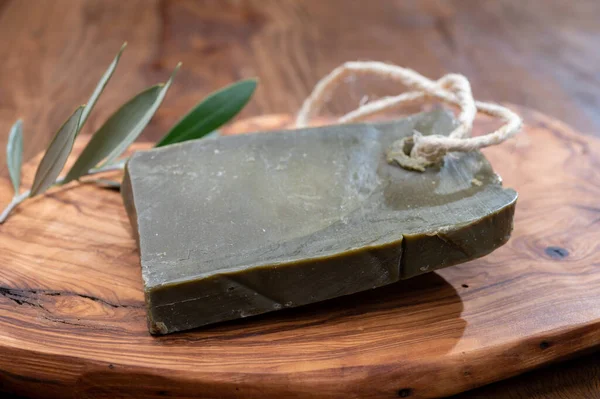 Green Block Handmade Bio Vegetal Natural Olives Bay Leaf Soap — Stock Photo, Image