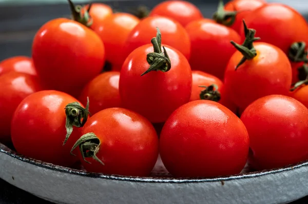 Pequeno Vermelho Maduro Doce Desfrute Tomates Videira Cereja Variedade Rivolo — Fotografia de Stock