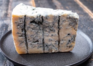 Peynir koleksiyonu, İtalya 'nın kuzeyinden mavi küflü İtalyan peynirli gorgonzola picante.