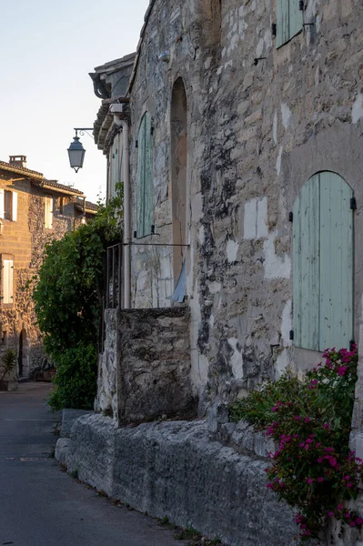 Gamla Byggnader Och Smala Gator Medeltida Staden Villeneuve Les Avignon — Stockfoto