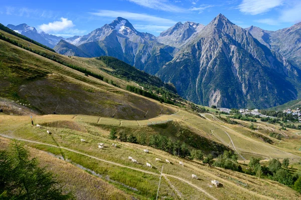 Paisagem Com Vista Para Estação Esqui Les Deux Alpes Picos — Fotografia de Stock