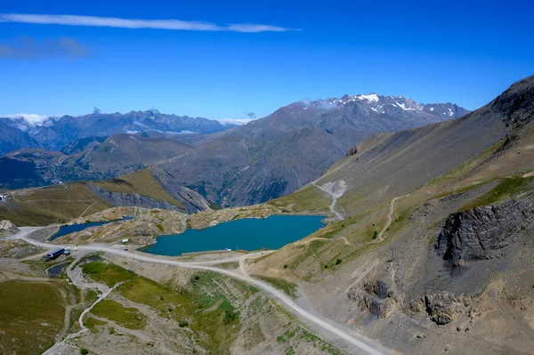 夏天在Les Deux Alpes滑雪站附近远足 俯瞰阿尔卑斯山顶上的景色 Les Ecrins山脉 法国Isere — 图库照片