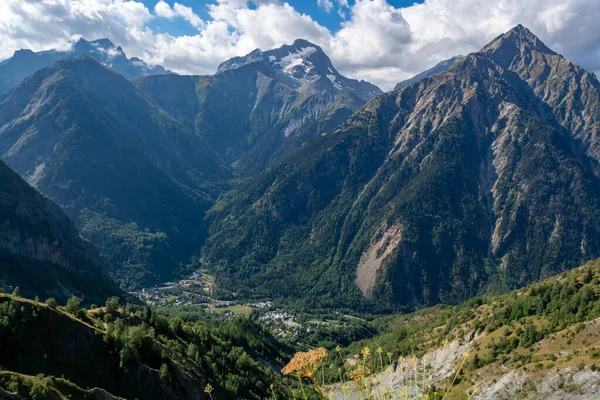 Vandring Nära Skidstationen Les Deux Alpes Och Utsikt Över Alpina — Stockfoto