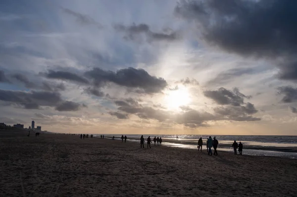 Unidentified People Walking Wide Sandy Beach North Sea Zandvoort Netherlands — Stock Photo, Image