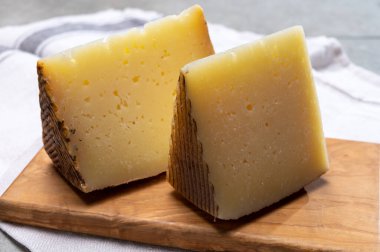 İspanyol peynirli manchego koyun sütünden yapılır.