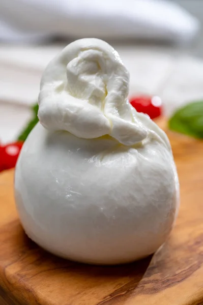 Ostsamling Färsk Mjuk Vit Burrata Ost Boll Gjord Mozzarella Och — Stockfoto