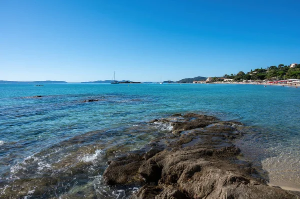 Zomervakantie Aan Franse Rivièra Kristalhelder Azuurblauw Water Van Middellandse Zee — Stockfoto