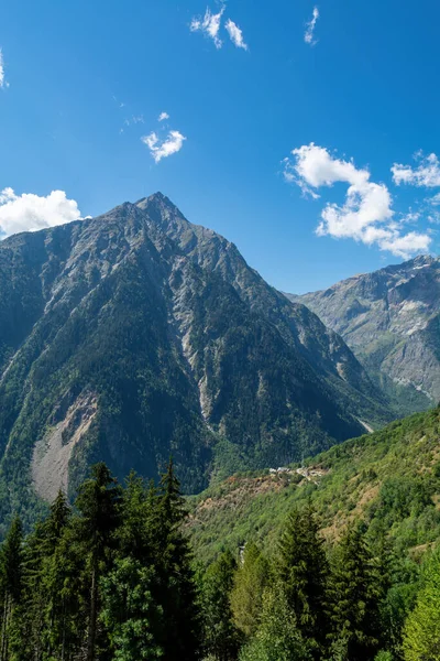 Blick Auf Die Grünen Hochalpinen Berge Von Der Winter Und — Stockfoto