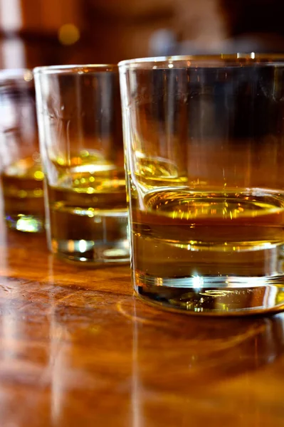 Полет Шотландского Виски Дегустация Бокалов Различными Сортами Односолодового Виски Смешанных — стоковое фото